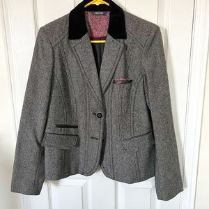 A jacket that is suitable to wear with jeans or formal dresses and pants.